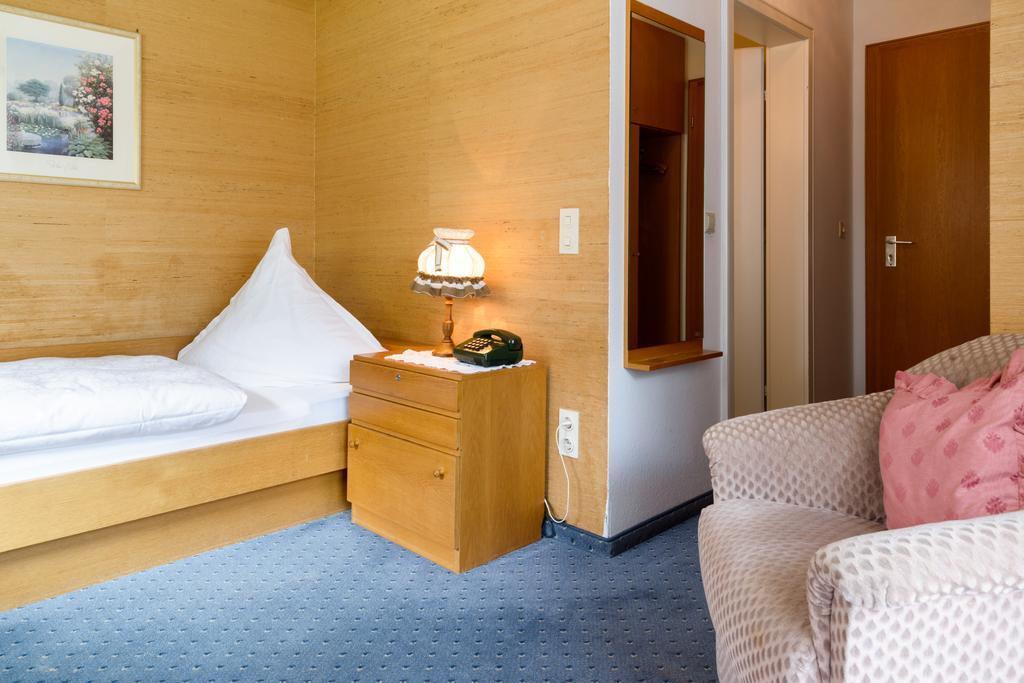 Hotel Schwarzwaldschaefer Enzklosterle Room photo
